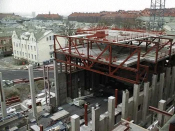 Stålstomme i Mikroelektronik, Chalmers under montering